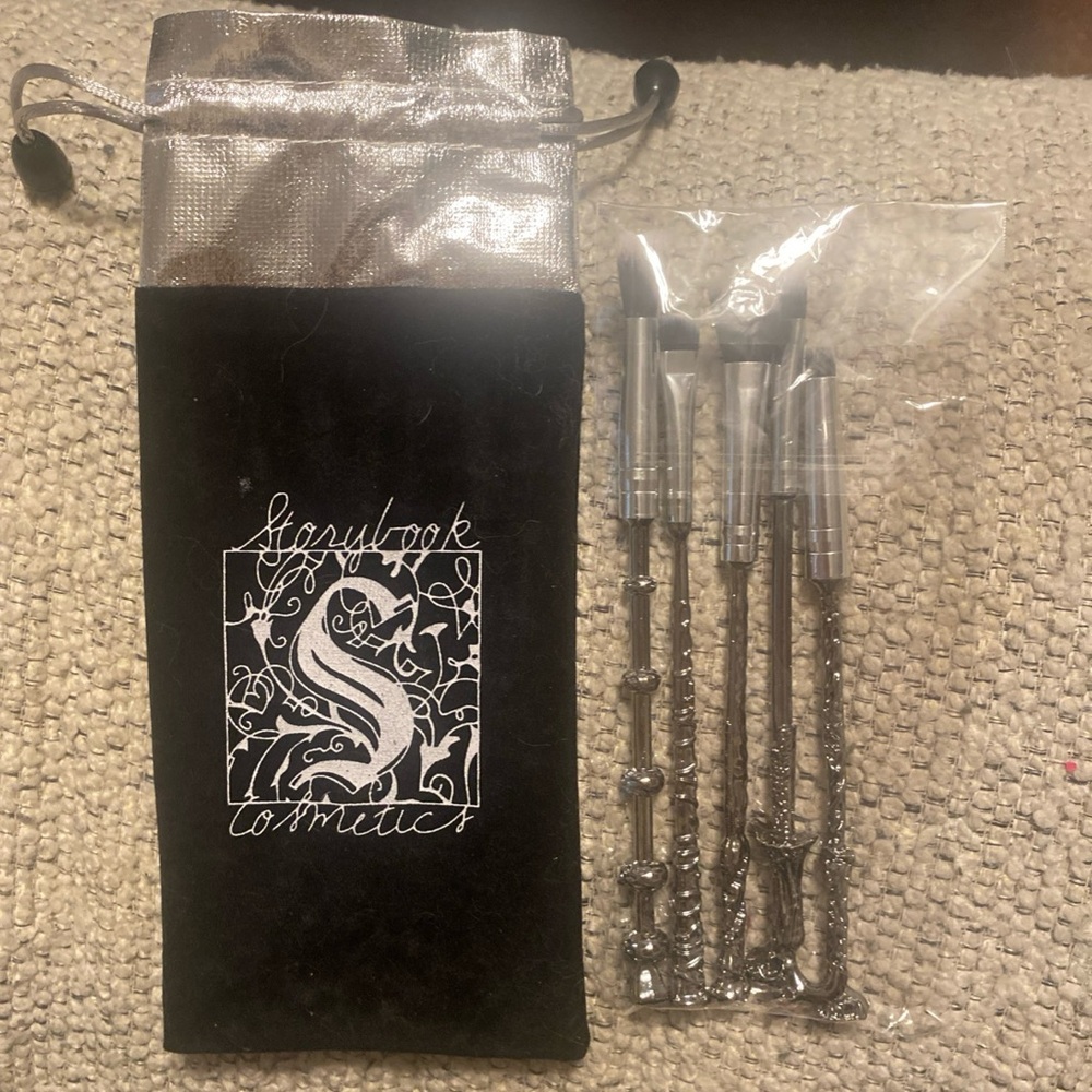 Harry Potter Makeup brushes with wand like handles
